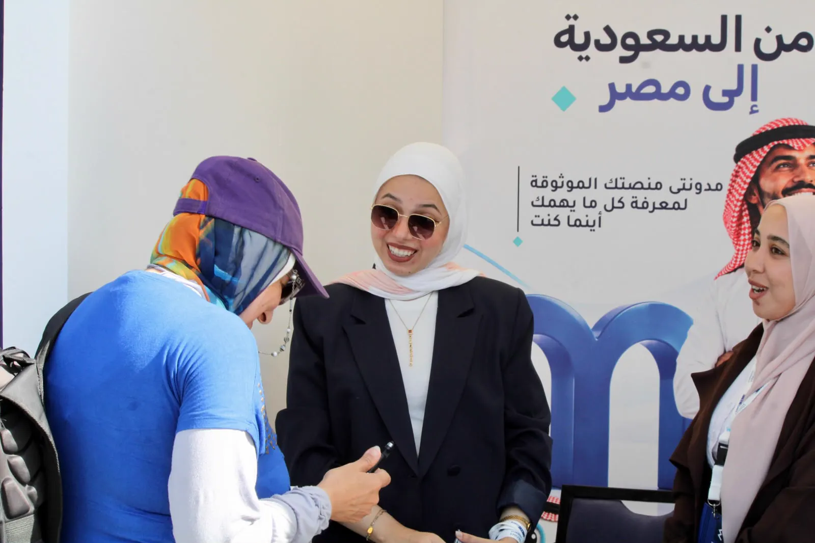 فريق مدونتي يشرح لزائرة