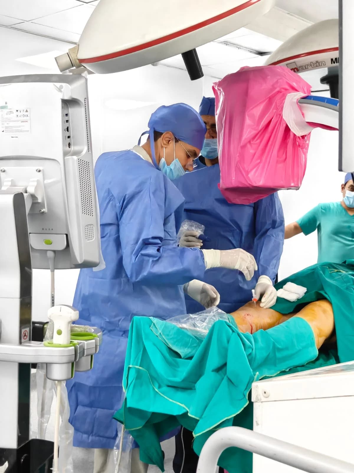علاج آلام خشونة الركبة بالتجميد